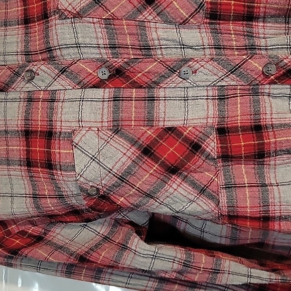 Red Plaid Flannel Shirt‎ Long Sleeve Button Up Casual Gray Accents - Picture 4 of 6